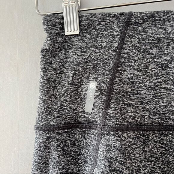 Zella workout capris heathered gray size medium - Picture 7 of 7